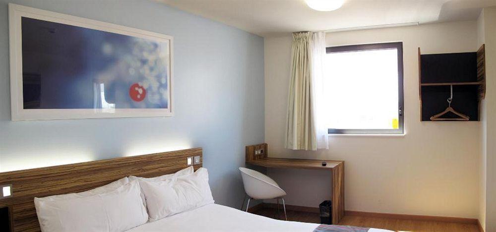 Travelodge Barcelona Poblenou Εξωτερικό φωτογραφία